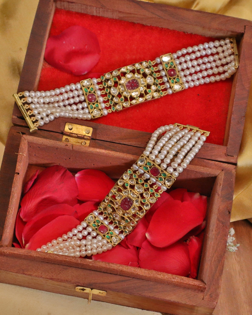 Dhwani Dasti Pair